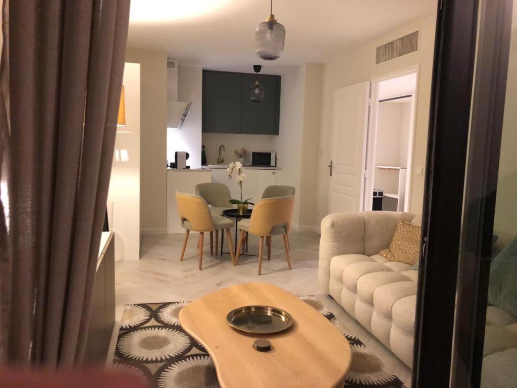 Beautiful Apartment Design Next To The Sea Antibes Exteriör bild